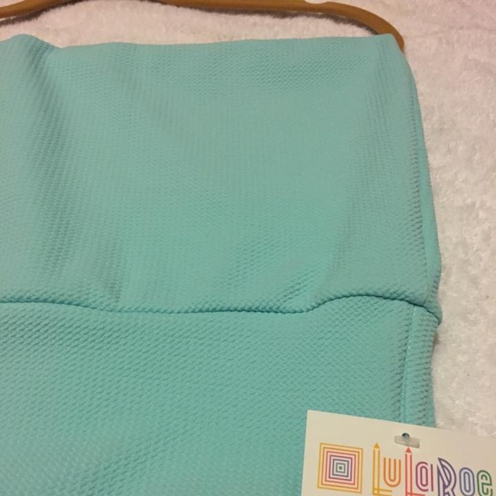 3X textured Lularoe Cassie skirt - Picture 3 of 3